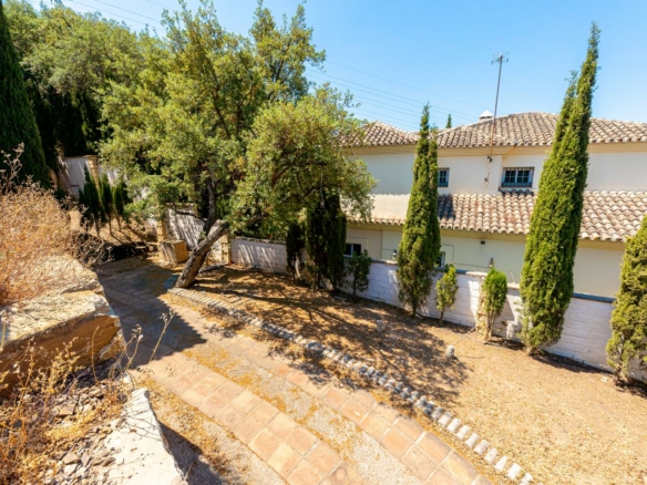 Marbella East – 5B Villa – Bargain