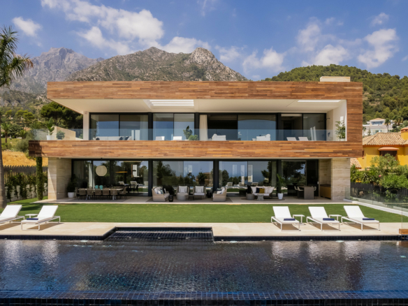 SOLD – Golden Mile – Modern 9B Villa – Sea Views – Gated