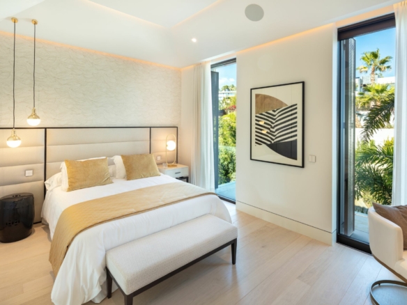 Nueva Andalucia – Modern 6B Mansion – 1st Line Golf