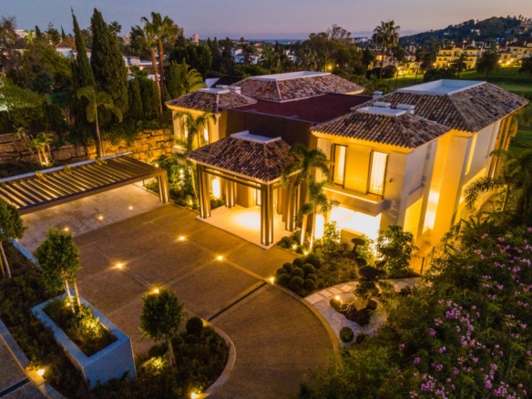 Nueva Andalucia – Modern 6B Mansion – 1st Line Golf