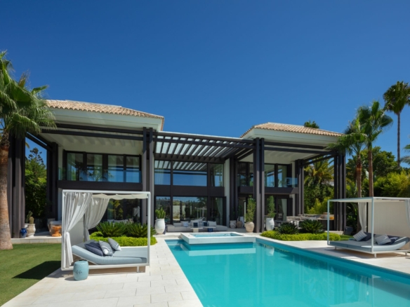 Nueva Andalucia – Modern 6B Mansion – 1st Line Golf