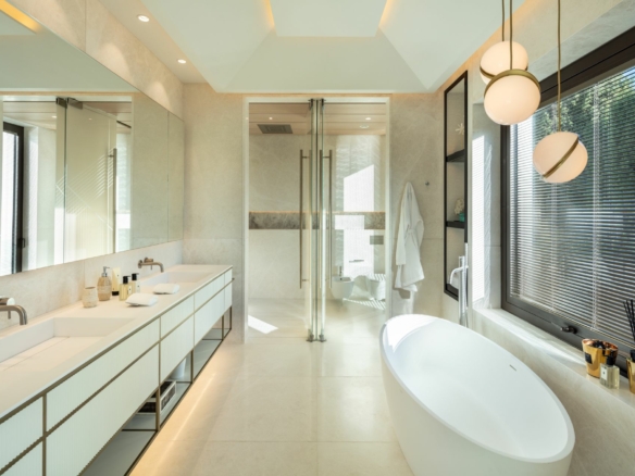 Nueva Andalucia – Modern 6B Mansion – 1st Line Golf