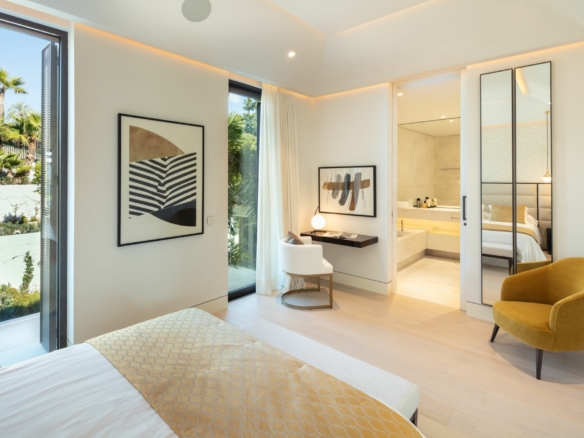 Nueva Andalucia – Modern 6B Mansion – 1st Line Golf