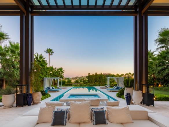 Nueva Andalucia – Modern 6B Mansion – 1st Line Golf