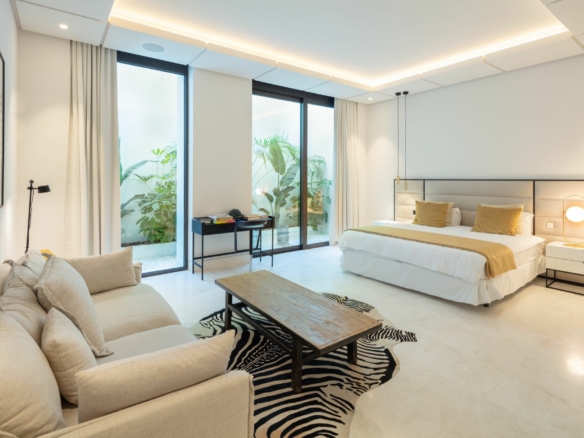 Nueva Andalucia – Modern 6B Mansion – 1st Line Golf