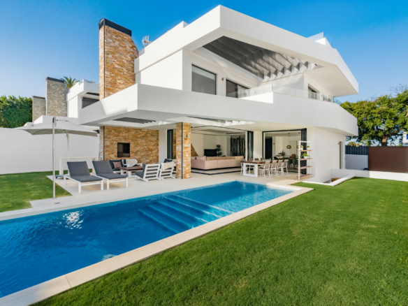 San Pedro Beachside – Modern villa for sale