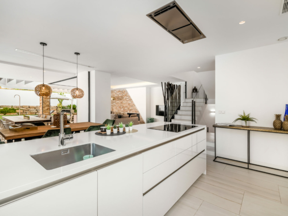 San Pedro Beachside – Modern villa for sale