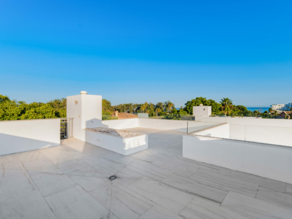 San Pedro Beachside – Modern villa for sale