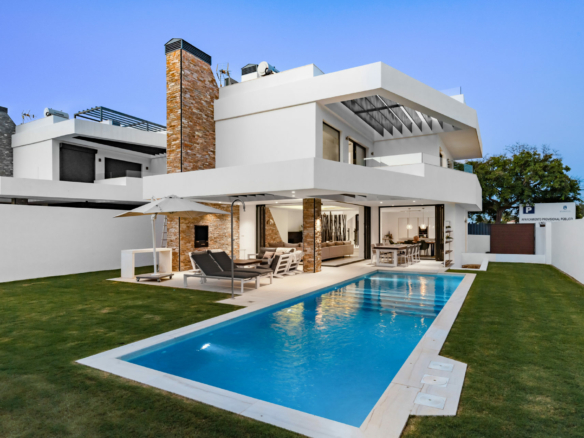 San Pedro Beachside – Modern villa for sale