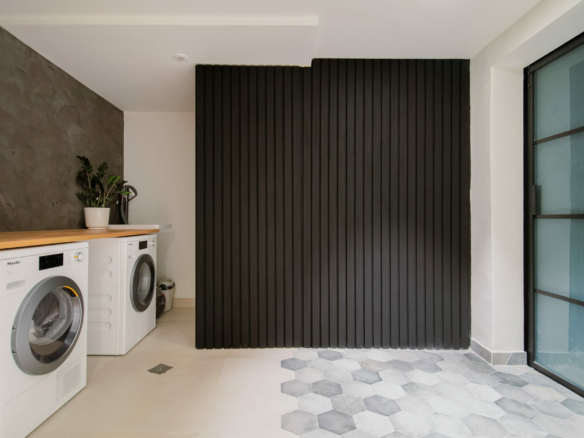 Golden mile  – Modern 4B villa for sale