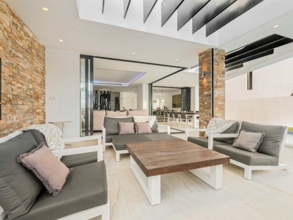 San Pedro Beachside – Modern villa for sale