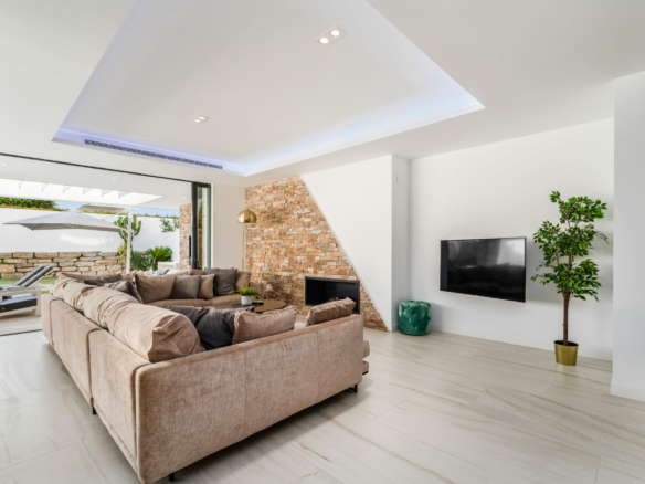 San Pedro Beachside – Modern villa for sale
