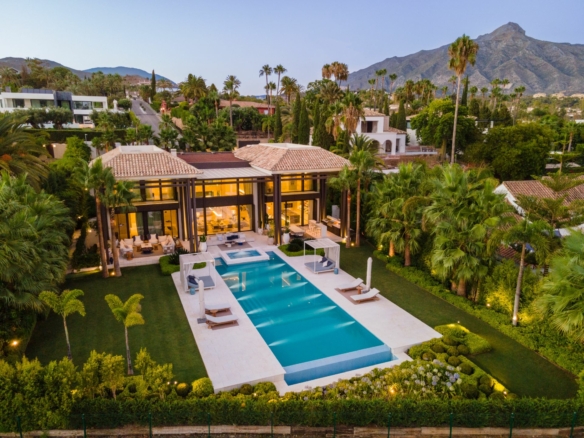 Nueva Andalucia – Modern 6B Mansion – 1st Line Golf