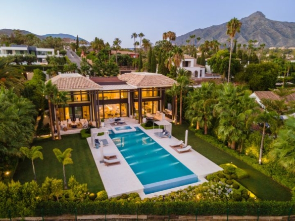 Nueva Andalucia – Modern 6B Mansion – 1st Line Golf