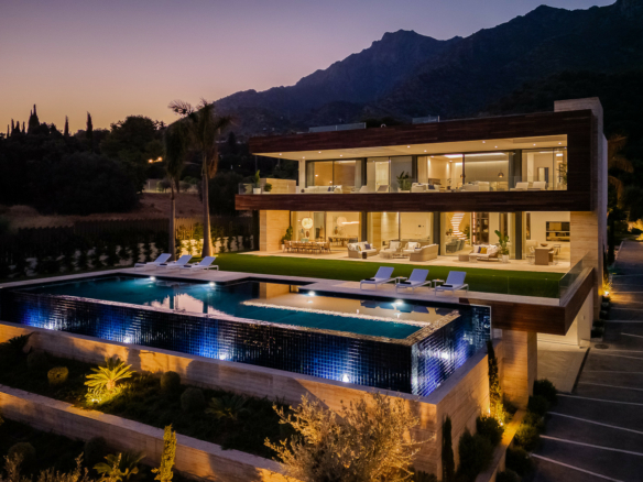 SOLD – Golden Mile – Modern 9B Villa – Sea Views – Gated