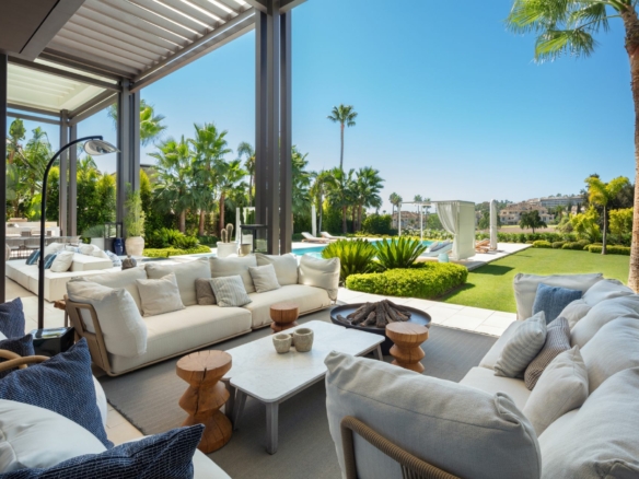 Nueva Andalucia – Modern 6B Mansion – 1st Line Golf