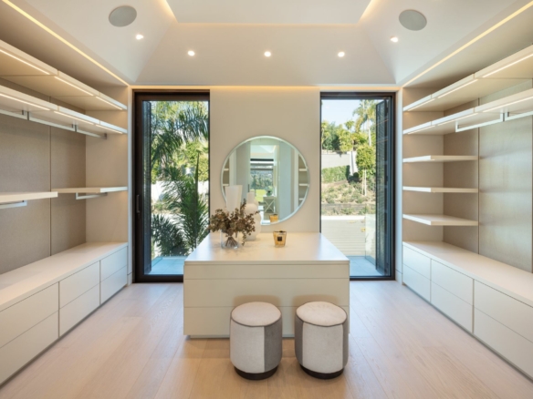Nueva Andalucia – Modern 6B Mansion – 1st Line Golf