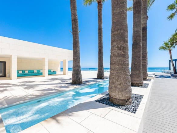 Mijas – Modern beachfront villa