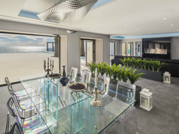 Mijas – Modern beachfront villa