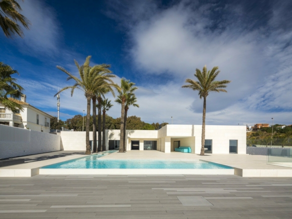 Mijas – Modern beachfront villa