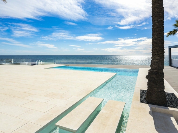 Mijas – Modern beachfront villa
