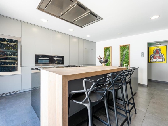 Mijas – Modern beachfront villa