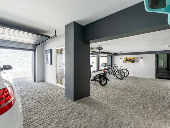 Mijas – Modern beachfront villa