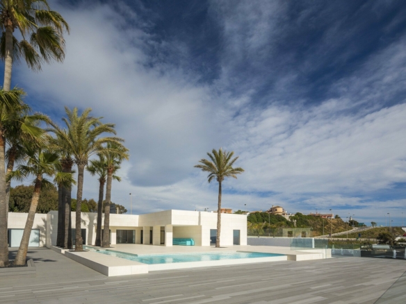 Mijas – Modern beachfront villa