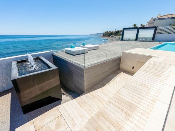 Mijas – Modern beachfront villa