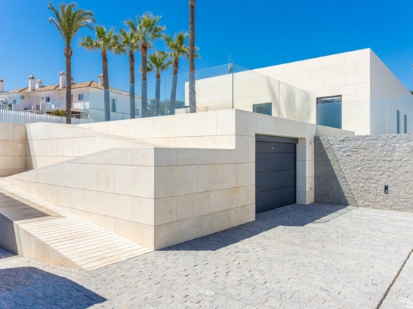 Mijas – Modern beachfront villa