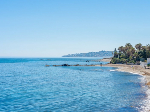 Mijas – Modern beachfront villa