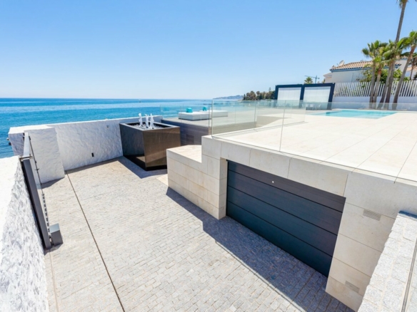 Mijas – Modern beachfront villa