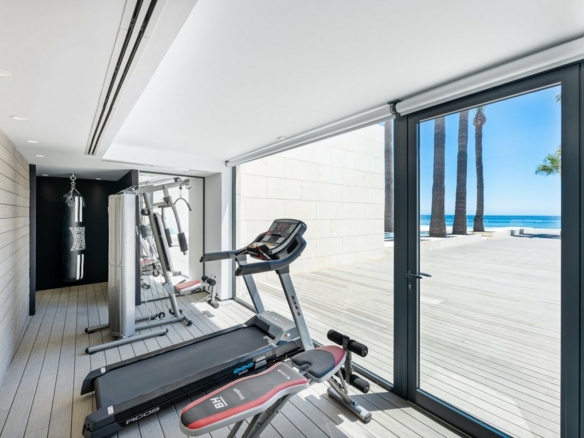 Mijas – Modern beachfront villa