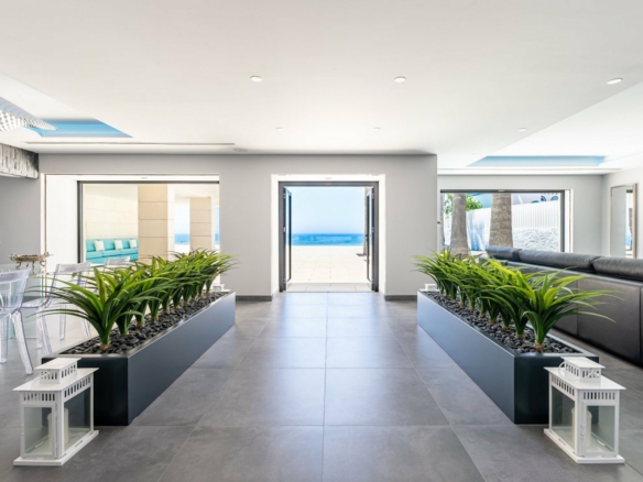 Mijas – Modern beachfront villa
