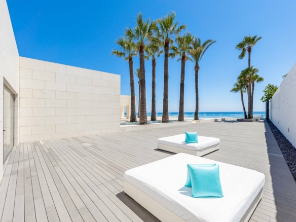 Mijas – Modern beachfront villa