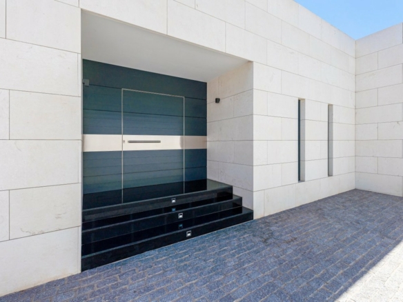 Mijas – Modern beachfront villa