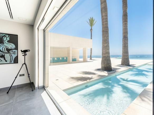 Mijas – Modern beachfront villa