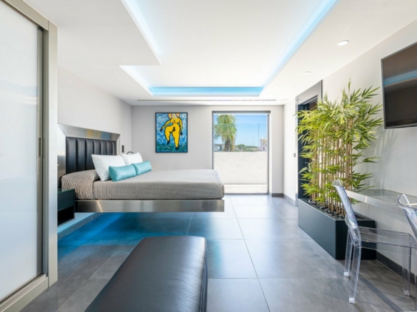 Mijas – Modern beachfront villa