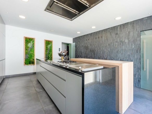 Mijas – Modern beachfront villa