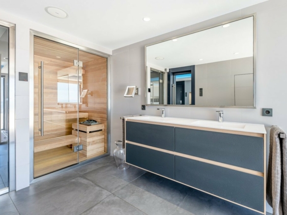 Mijas – Modern beachfront villa