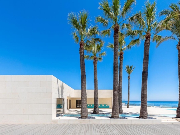 Mijas – Modern beachfront villa
