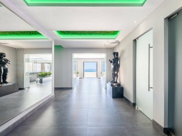 Mijas – Modern beachfront villa