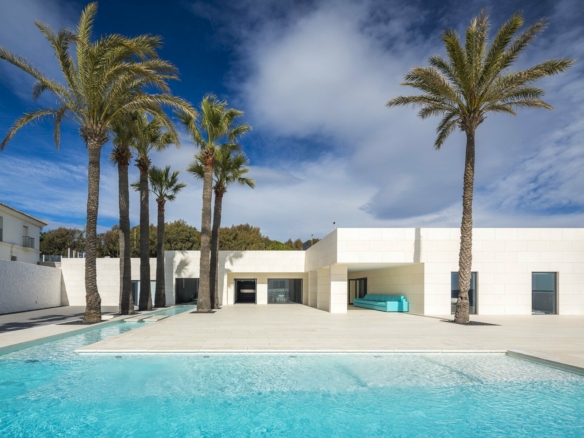 Mijas – Modern beachfront villa