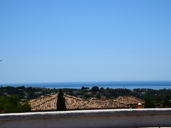 Benahavis  – Modern Hilltop Villa – Sea Views