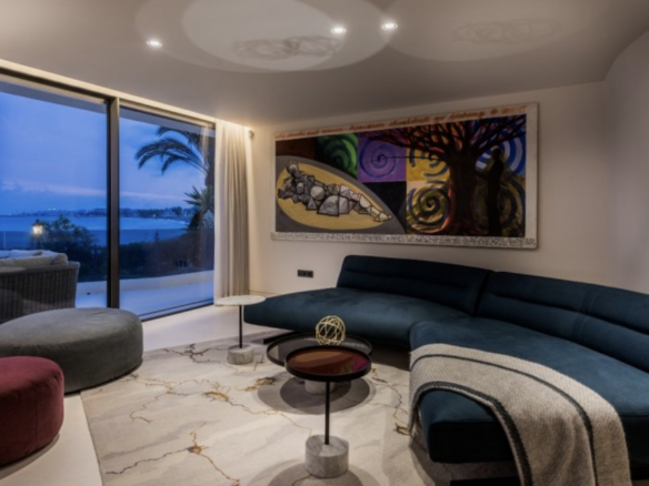 Golden Mile  – Modern villa – Beachfront