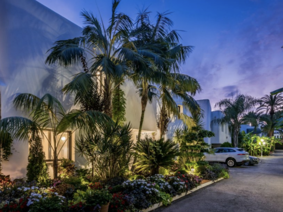 Golden Mile  – Modern villa – Beachfront