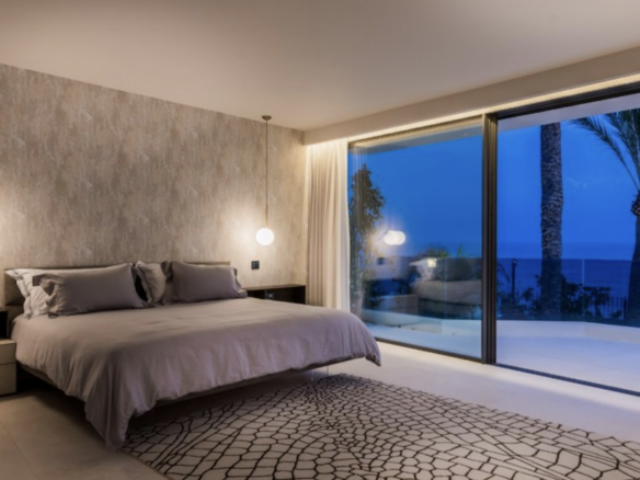 Golden Mile  – Modern villa – Beachfront