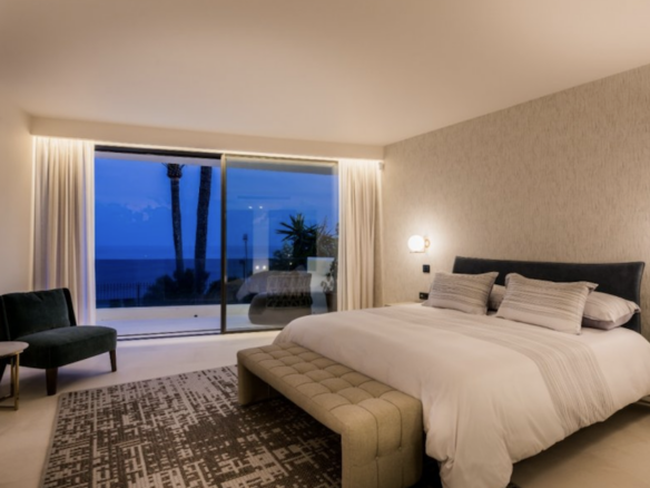 Golden Mile  – Modern villa – Beachfront
