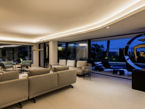 Golden Mile  – Modern villa – Beachfront