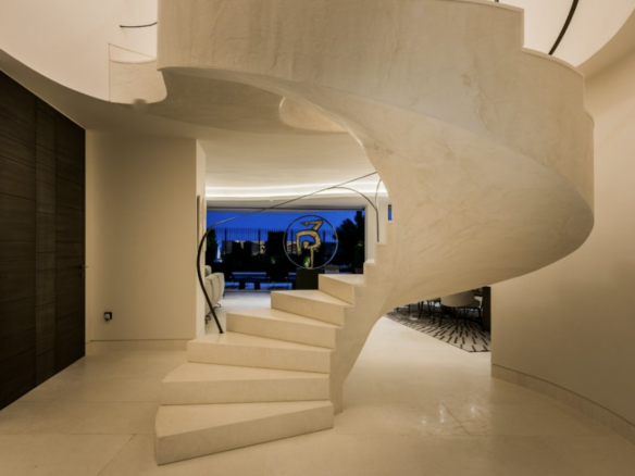 Golden Mile  – Modern villa – Beachfront